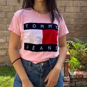 Pink Tommy Hilfiger t-shirt